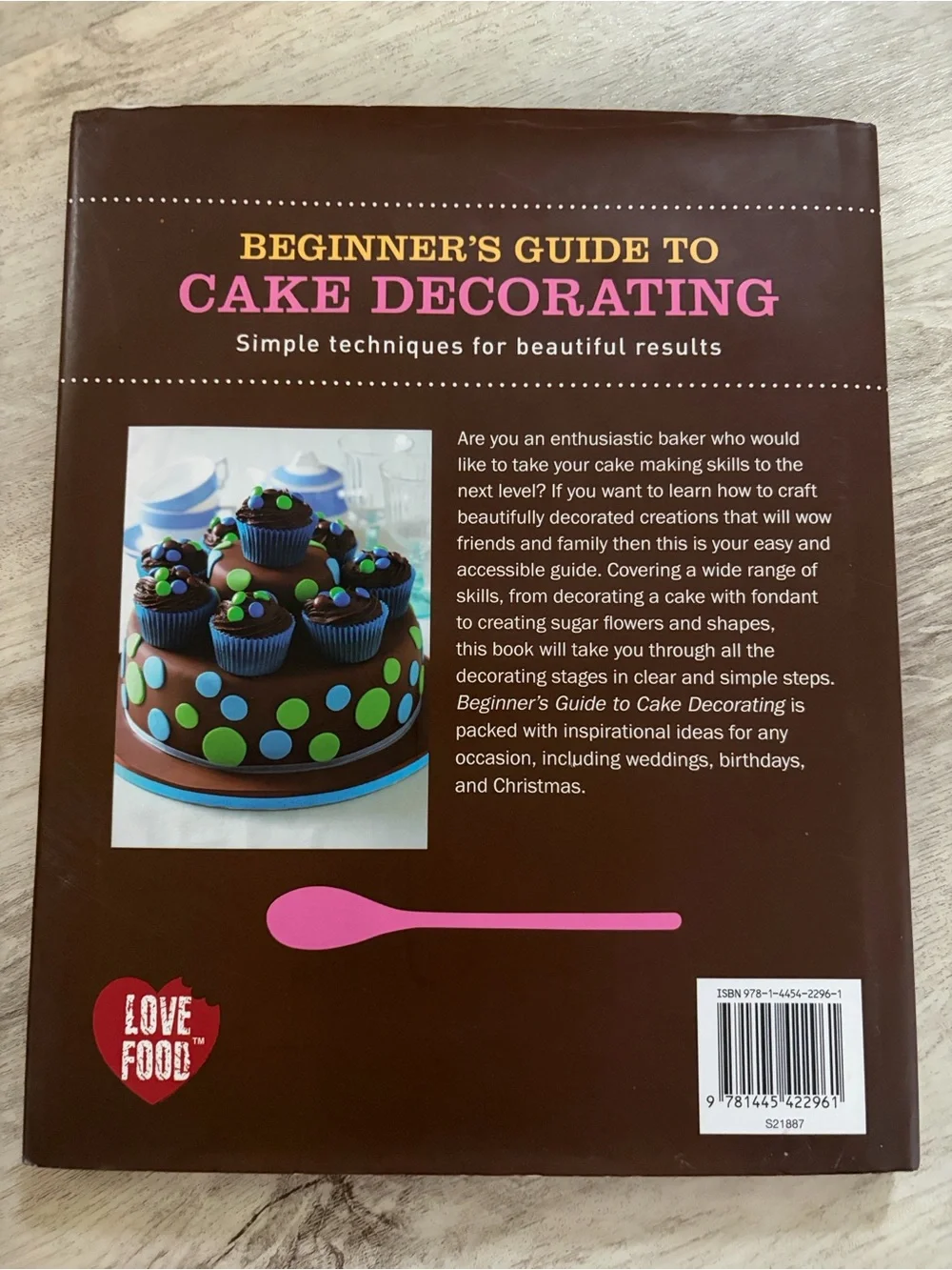 Beginner's Guide to Cake Decorating Book